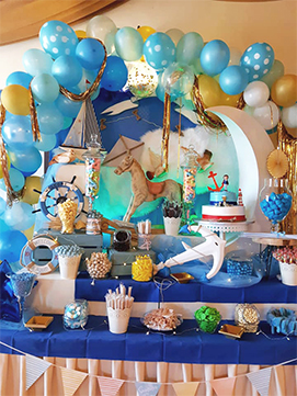 Mesa dulce con motivos marineros en tonos azules